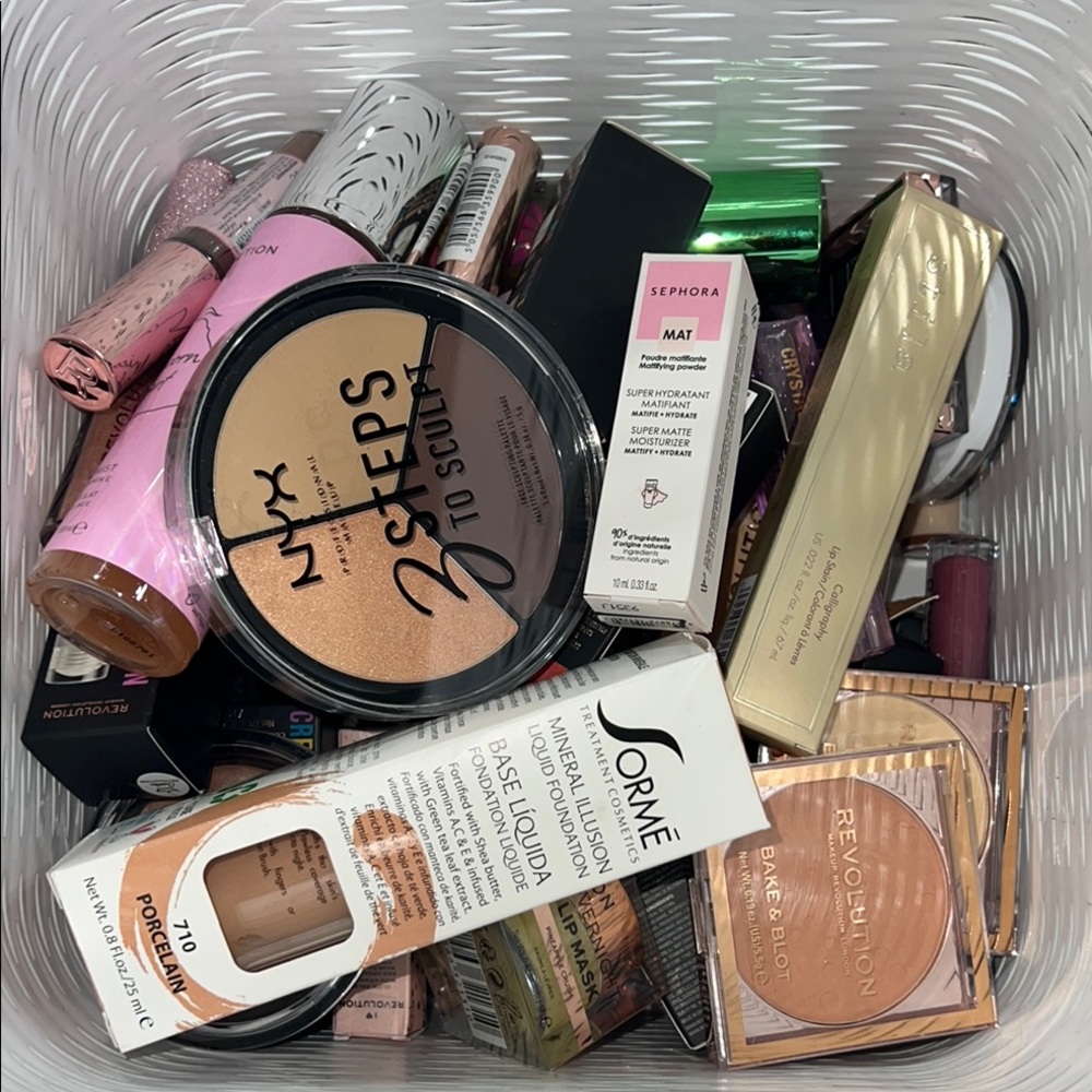 PSTSell4Less - Beauty and Glam Show…05.16.2025 - LISTING FOR SHOW ONLY … Lot B